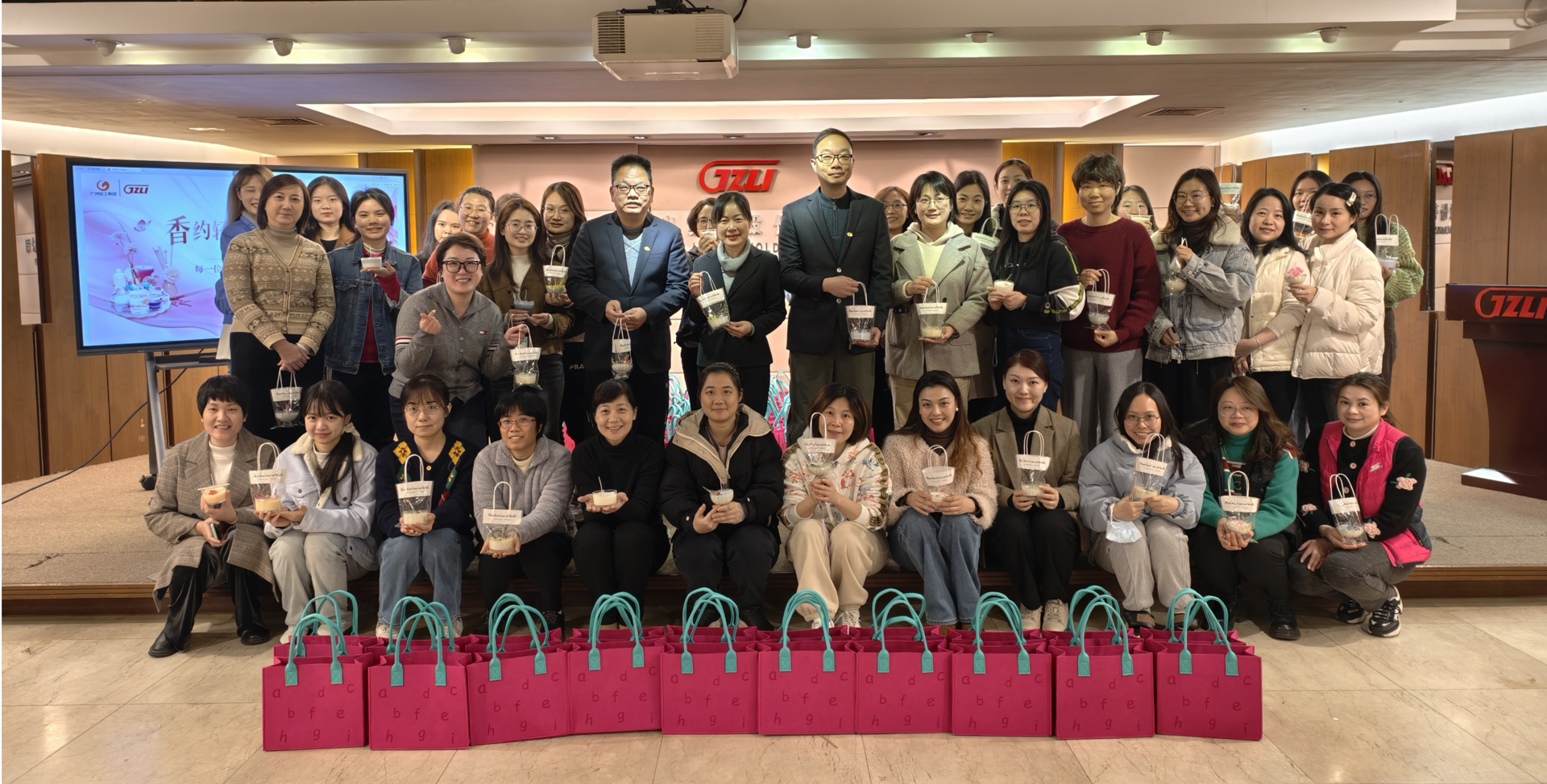 香约轻出・烛照匠心——致敬每一位在二次创业中闪耀的她