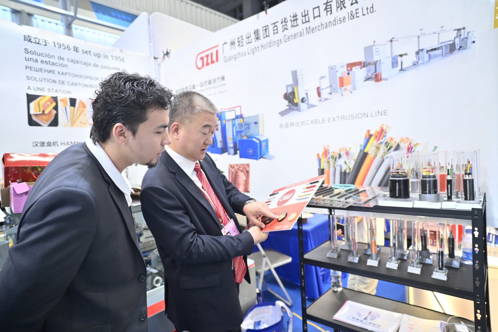 轻出公司携千款展品参展，多元发力赢全球商机