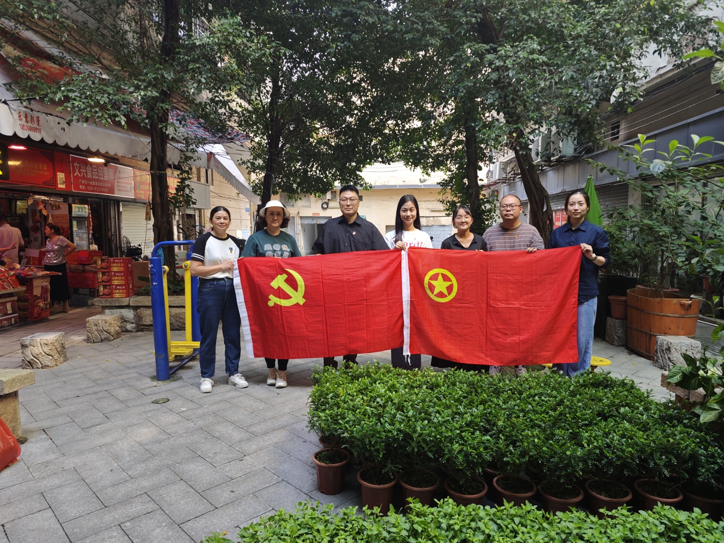 党建领航添新绿，“两热”防控护健康 ——轻出公司参与绿美社区活动