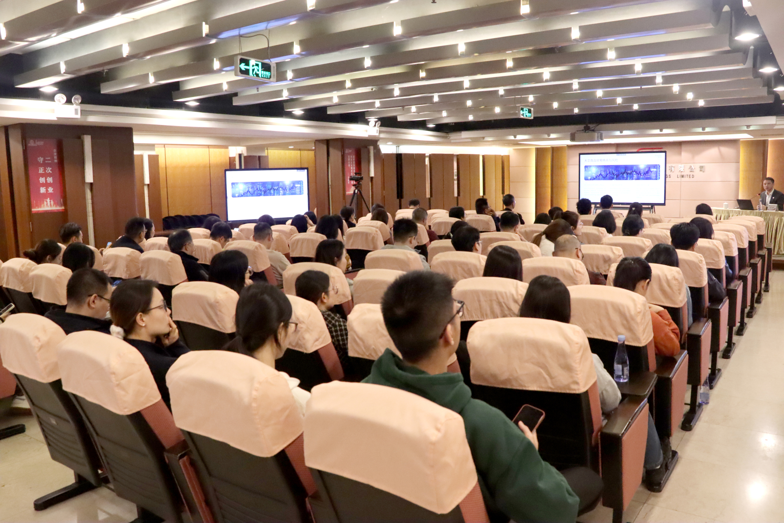 10241701.jpg 10241701.jpg