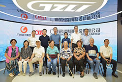 轻出公司举办离退休干部中秋座谈会