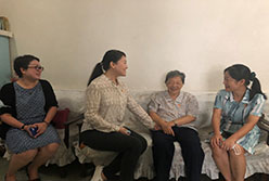 轻出公司党委领导班子中秋国庆节前慰问离退休干部