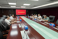 越秀区税务局与轻出公司召开税企交流会